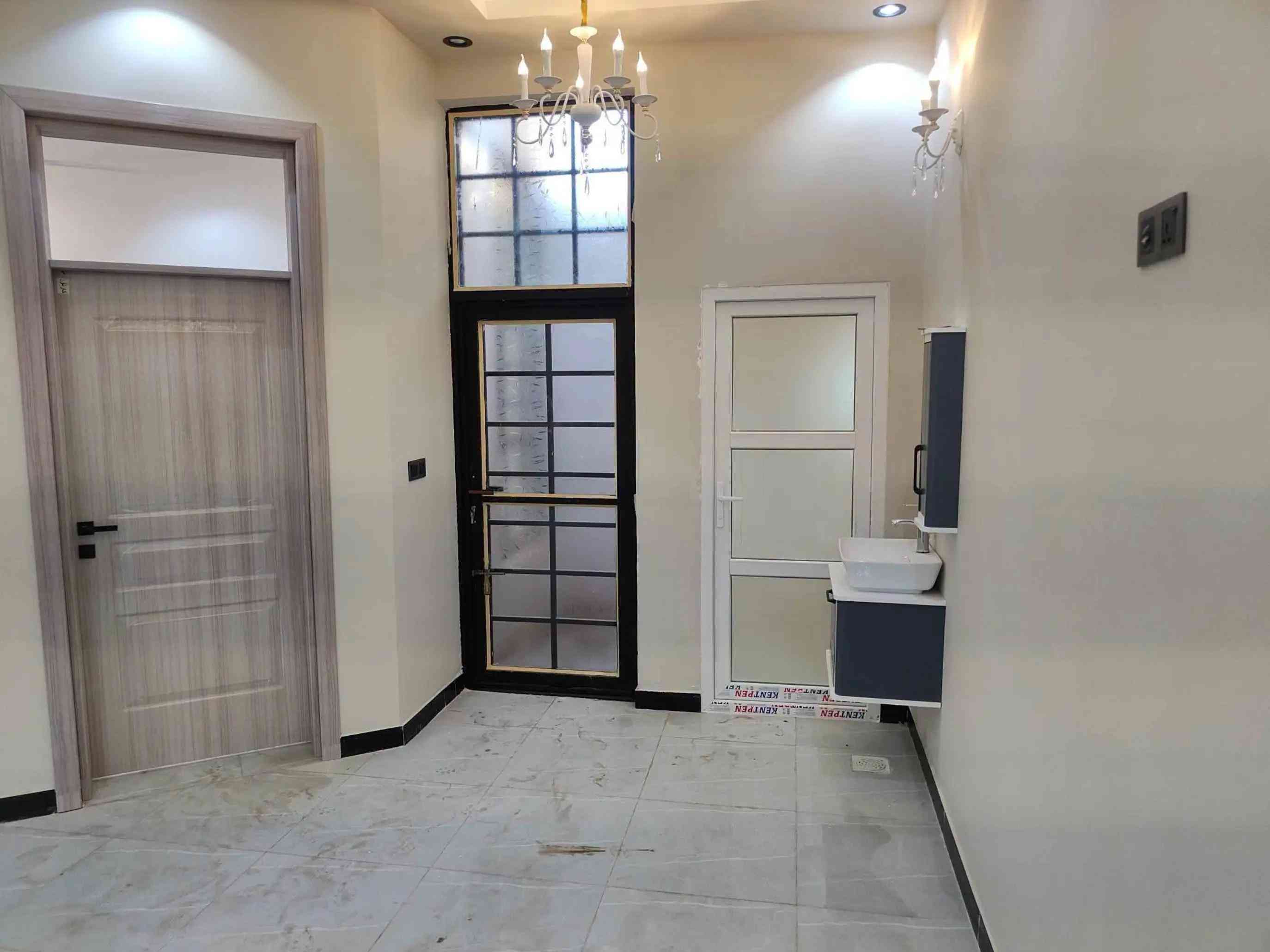 🏡 بيت للبيع في كربلاء – حي الحوراء 📍 العنوان: كربلاء، حي الحوراء جهة باب بغداد، عمود 37، نزلة القاضي./[ السعر 158 مليون[ 🔹 المساحة: 100 متر 🔹 الواجهة: 8 متر 🔹 النزال: 12.5 متر 🔹 البناء: طابقين 🔹 عدد الغرف: 4 غرف نوم 🔹 البناء جديد 🔹 المواد المستخدمة: طابوق جمهوري + كونكريت مسلح ✅ جميع الخدمات متوفرة ✅ تبليط، مجاري،  للمزيد من الاستفسار اتصل واتساب *********** /***********
