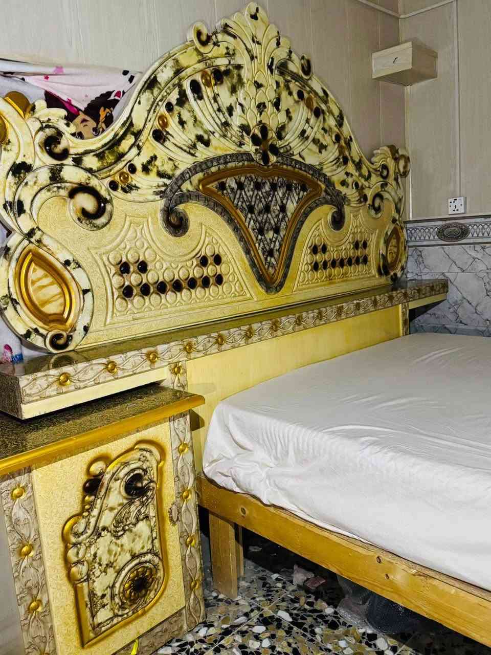 غرفت نوم كاملئ موصفات للبيع مكاني ناصريى مركز
لسعر 900 لتصال ***********
