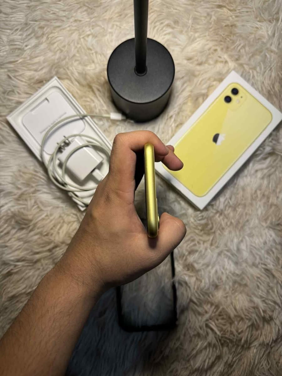 ايفون 11 ذاكره 128 بطارية 73 عربي شرق اوسط مع الكارتون الجهاز وتر لا مفتوح ولا مصلح يعني كفاله من كلشي نضيف كلش رايده 240 نهائي مكاني غزاليه ***********
