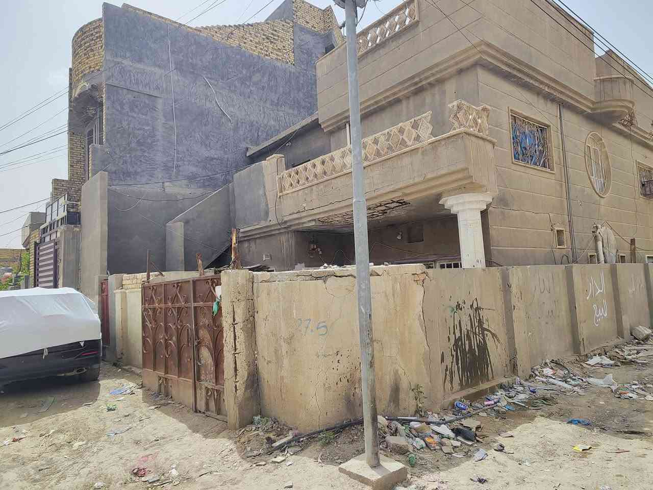 دار للبيع بناء قديم 200متر
حلة شارع 60 الشارع الثاني لشارع 60خلف الكرينات ركن 
بأسمي ملك صرف  
***********
