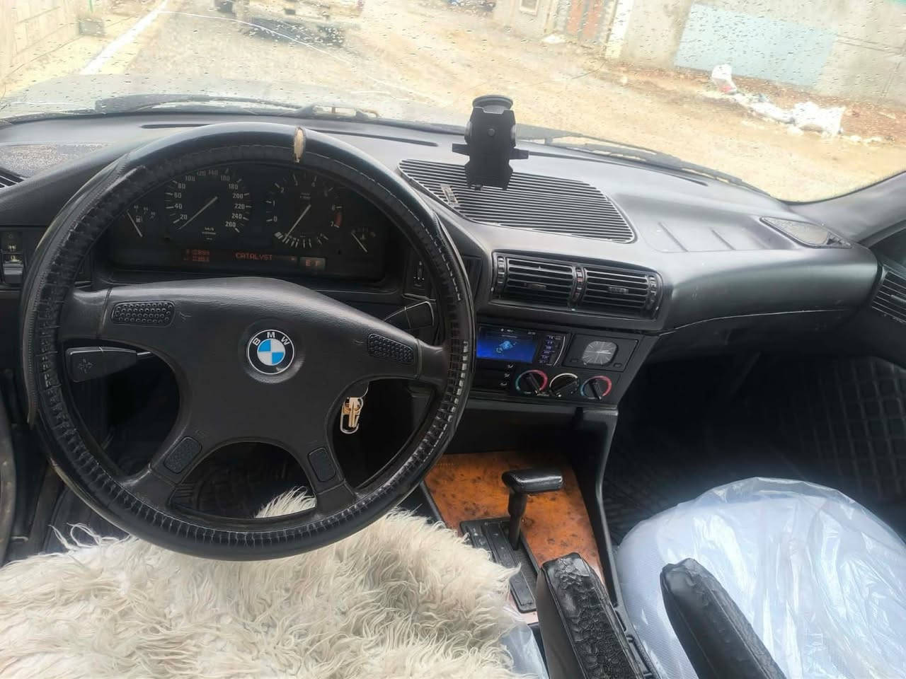 525كبس كير توماتيك 
موديل 1991
قفل مركزي كشنات جلد 
دشبول اسود سنويا باسمي 
شرط تحويل تأيرات جدد
بطاريه جديدكهربائيات شغال
تبريد شغال 
سعر 50 و بي مجال 
مراوسه حسب قناعه 
*********** موجود واتساب
