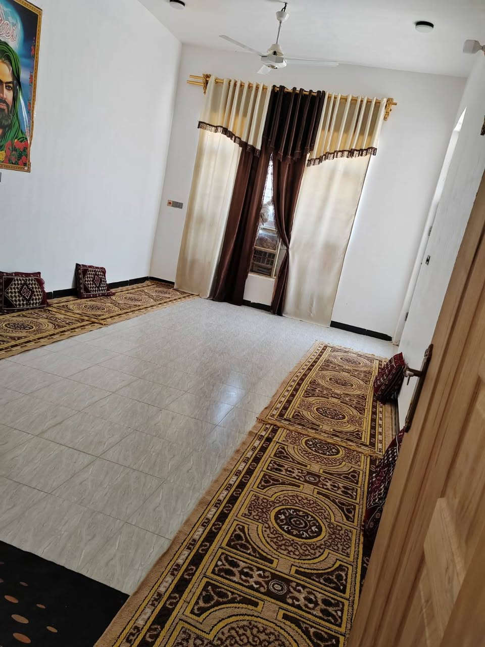 السلام عليكم بيت للبيع مساحته 210 يتكون 3 غرف نوم استقبال وصاله ومطبخ حار+بارد بناء طابوق حديث صب كونكريت البيت ركن العنوان الحمزة الغربي حي بابل مقابل محطه الكهرباء طابو زراعي سند25 رقم الهاتف ***********
