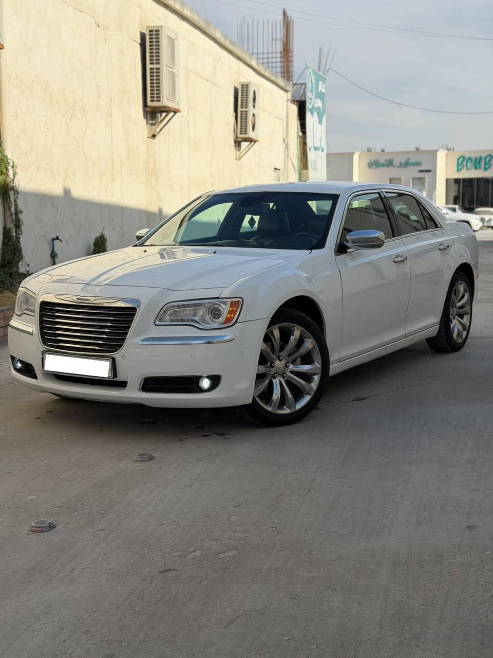 سلام عليكم 
كرايسلر اوباما.     #_للبيع_فقط 
مديل 2012 اصل 

#ادوات_دخول_جديد_
#_متوئمه_ارقام_وسنويه

جاهزه من كلشي السياره 

محرك V6. 3600
السياره فول مواصفات 
شاشه كبيره كامره خلفيه 
رادارات امامي وجانبي 
حساسات إماميه وخلفيه 
بجم فول زنون بلادي 
كشنات جلد فول كهرباء 
كشنات تدفئه و تبريد 
3قطع تبريد ثلج 🧊 
تخم تاير جديد 

#المكان_بصرة 
#السعر_وتفاصيل_اكثر_اتصل_وتدلل 
***********
