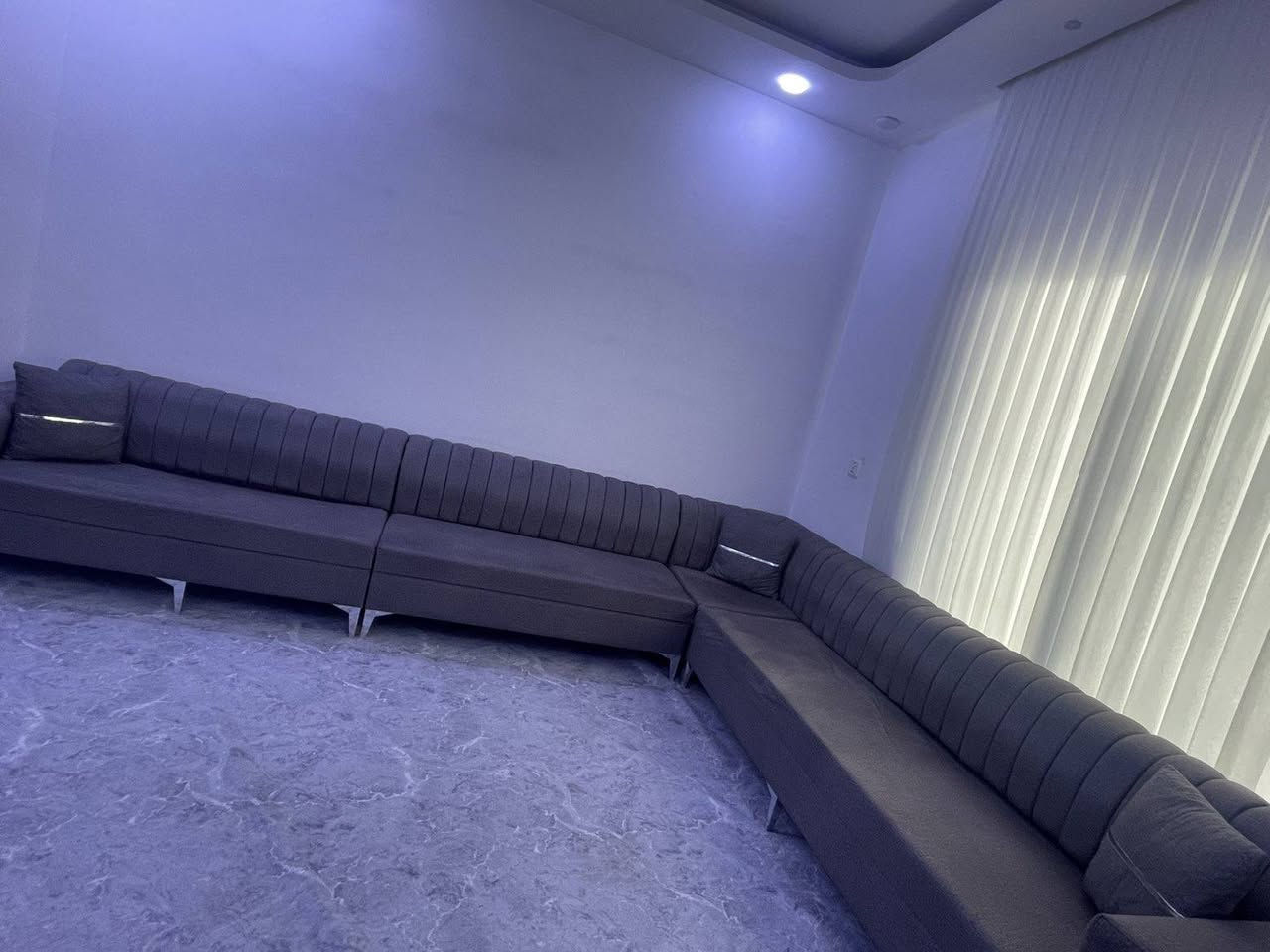 مێز و چوار کورسی
و ئەو دیوانە 
له کەرکوک هی یەک ماڵه


**إذا كنت صاحب هذا الإعلان وتريد حذفه لأي سبب، رجاءا أرسل رسالة إلى الدعم الفني**