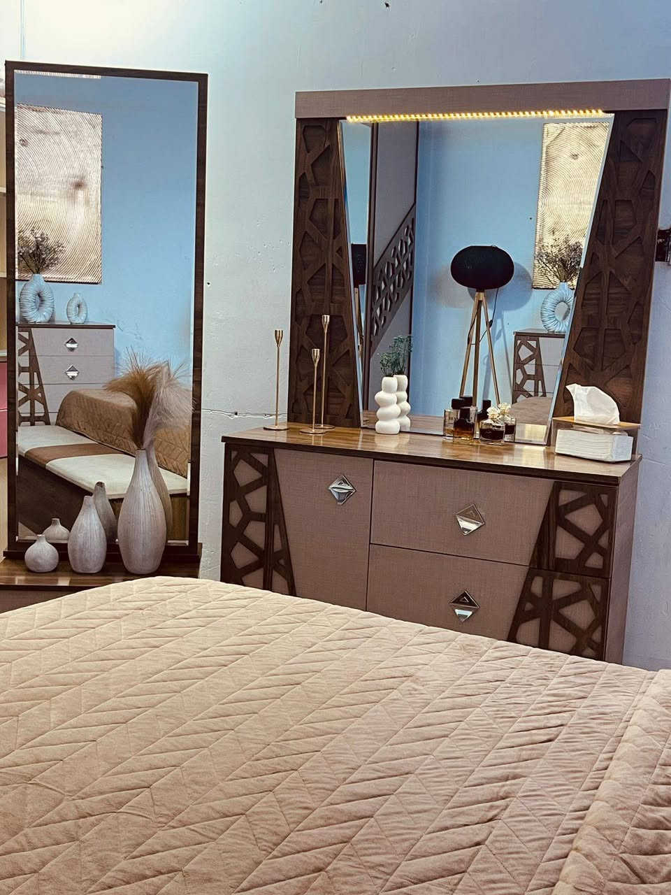 #غرفة_تركيه_للبيع_نضافه 💯👇
غرفة أصلية تكمه الثقيلة القويه ١٠ قطع
متانه هيدروليك مابيها ولا ضرر ولا شخط ولا زلغ 
نبيعها بسعر مناسب جدآ التركيه الأصلية 
أنارة الصبغ الحراري مقاوم للرطوبة والأنزلاغ والخدوش
 ملائمة للعرسان جديدة نضافة ١٠٠٪ مستعجلين على البيعه
 سبب البيع الأنتقال إلى مكان آخر
للأستفسار خاص أو واتساب 
***********
