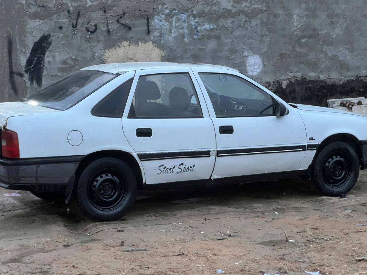 فكتره موديل 91 سياره حلوه ورقم انكليزي بسمي اتكاتب وياك مروري ثاني يوم تحول تجي وتكلب السياره فادتك اني بخدمتك ما فادتك الله ومحمد وعلي وياك بس لا تواعد و ما تجي الكلام عزيز وعيب الرجال ينطي كلام ويخلف
سعرها 27 وبيها مجال لخاطر جيتك وتبشر 
بس لا تكلي شبيها ما بيها تعال وكلبها بنفسك ( هاذا رقمي 
‏‪***********‬‏
