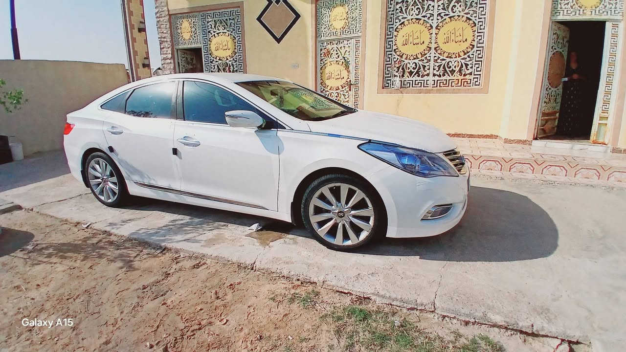 يا الله وينه الي يدور جديد وزيرو ماشي ٨٤ ألف مكفول كفاله عامه سياره حته دعامياته مكفولآت  موديل ٢٠١٥ بسمي مداور اليمت ماتريد سياره ستخدام شخصي ومضمومه  المواصفات 
حساسات خلفيه براد خلفيه وجام كشنات تدفه تبريد مامي وخلفي   مرايات شفط مل شاره حداده على اخر حبايه تايرات جدد العنوان البصره سفوان سعر ١٦٢ وبيه مجال حك جيه 
*********** وأنا خادم
