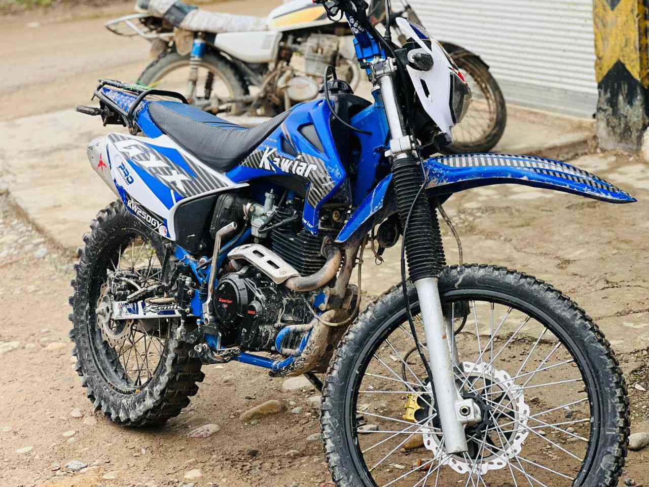 سلام عليكم قفاز كاوير موديل 2024 محرك200 شرط موطور جديد كهربائيّات شغاله مايعوزو كلشي نشاط فوول 
تصال او مراساله *********** مكاني كيارة الجدعه
