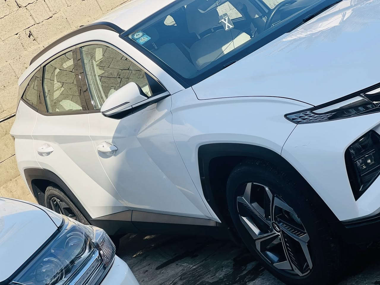 (للبيع )
السلام عليكم شباب .

عندي توسان مديل 2023 خليجي لون ابيض

 كفاله عامه . صبغ ضربه تبديل بارد حالوب مكفول من الرواجز،

طخه بسيطه باب الصدر ممسويها

مواصفات :

.بصمه 

.ويل كب 19 

.كشن جلد بلاد كهرباء

.داخل ابيض 

.تخم تاير جديد سبير منازل 

.حداده محرك گير تبريد مكفول 

.مكينه 2000 دوش

.عداد 52 كم 

.رقم انكليزي بغداد 

.هزه جديد 

.السياره بأسمي 

،،،،السعر 220 $ وبيها مجال 

عنوان بغداد الشعب 

(***********)
