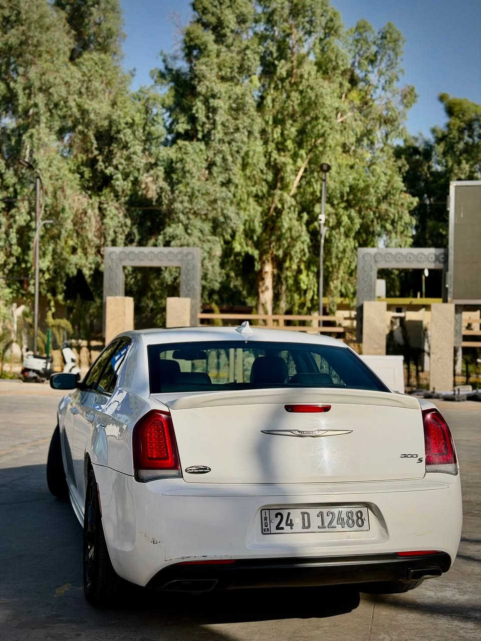 للبيع كرايسلر 300S 
المواصفات معروفة 
 الموديل: (2018)
 السعر: 215$ و بيها مجال بسيط
 المحرك: (V6😎) + تو ويل
 اللون: (ابيض)
وارد: ( كندي )
السيارة داخلة كلين وارد كندي بدون ضرر
صار بيها جاملغ يمين و بنيد داخل العراق
و بيها بارد بالجاملغ الخلفي و بارد بسيط يم قبغ البانزين
‼️بدووووووون دواخل‼️
الممشى : 178 الف
واتساب متوفرر📞 
للاستفسار: ***********
