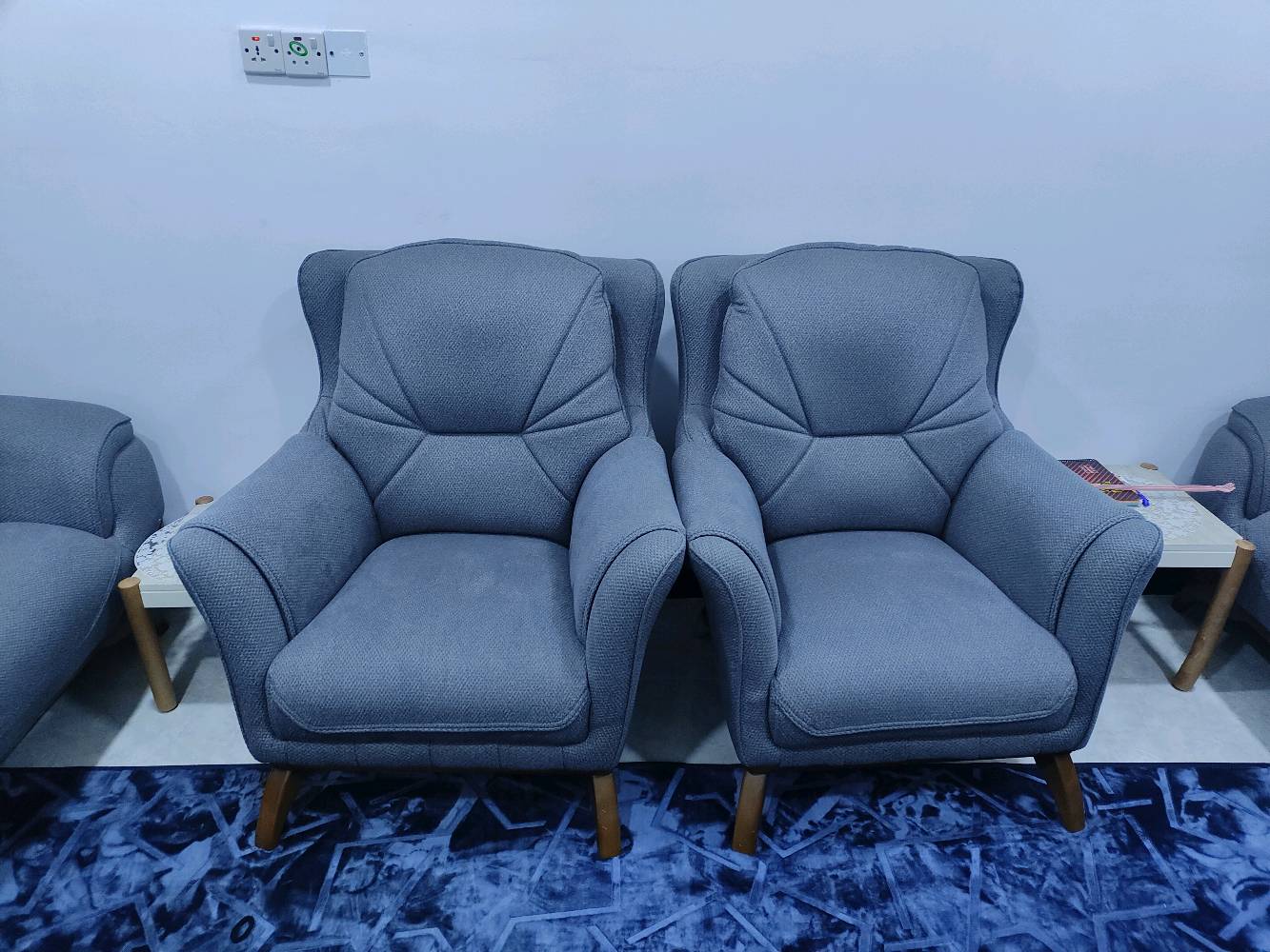 طقم جلوس عصري بحالة ممتازة، مكون من 10 مقاعد المقاعد الكبيرة تتحول إلى سرير السعر مليون ونص 