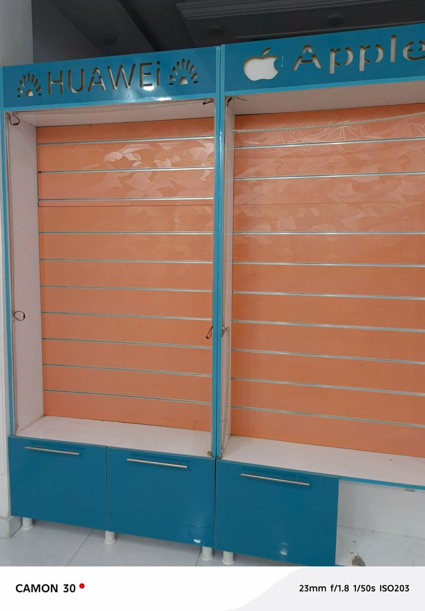 السلام عليكم
ڤاترينات محل  عدد 7 للبيع بسعر مناسب 
للاستفسار ***********
                ***********
