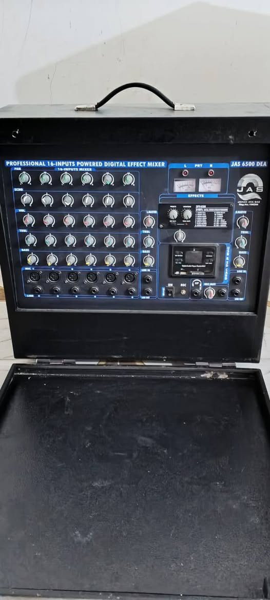 السلام عليكم جهاز جاسكو باب اول 6500 يشيل ١٢ سماعه 
 سماعات ثنائي عدد ٤
سماعات أحادي عدد ٤ 
صوت ونقاوه جدد لك مستخدمات قليل للتواصل على الرقم *********** واتساب
