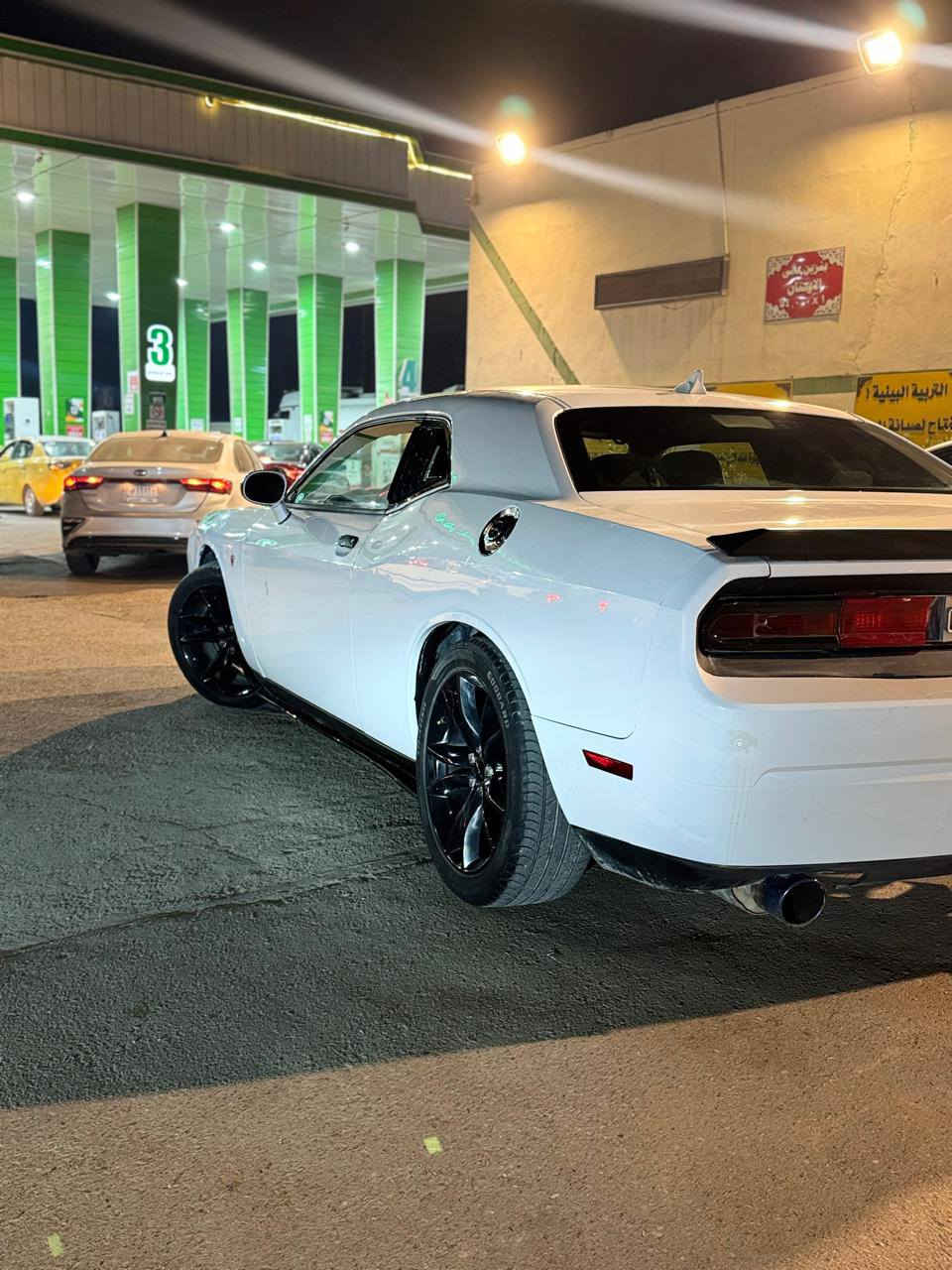 السلام عليكم شباب 
دوج جالنجر موديل 2013 السعر 115 و بيه مجال 
محرك 3600/V6 كفاله 
رقم اربيل دولي تحويل او وكاله 
داخل جلد 
لايت زينون 
كشافات زينون 
تخم تاير جديد 
كير محرك شواصي كفاله
دوشمه جديده 
حداديه امامي خلفي جديد 
شاشه اندرويد & ابل 
صوتها كلش حلو 
عليه ادامه كامله 
السياره كلش حلوه بيه قطعه واحده صبغ والثانيه بارد والبنيد مفتوح 
مكاني بغداد السيديه 
*********** وتساب 
*********** وتساب
