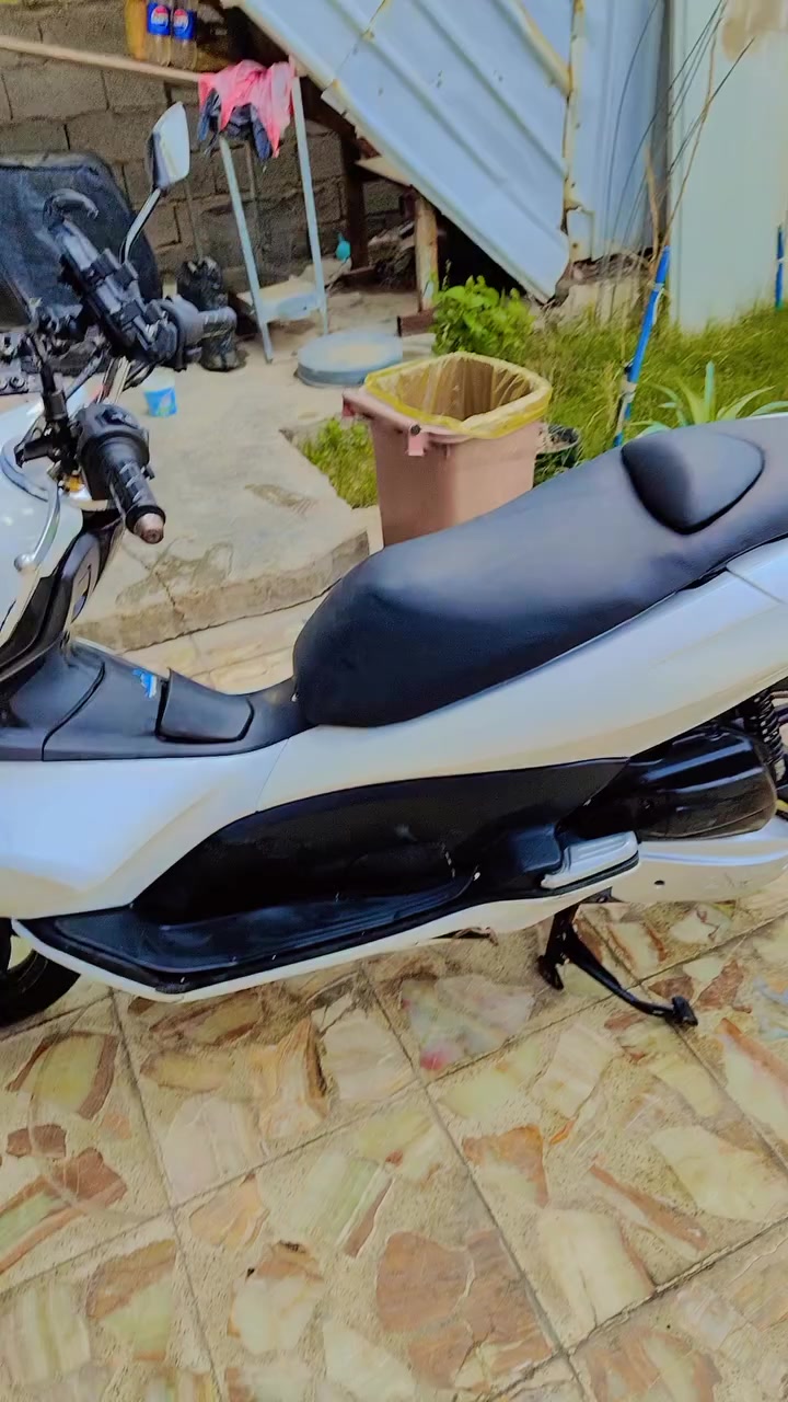 السلام عليكم للبيع دراجه pcxجيل الاول دراجة نضافة ٩٠ بلمية    الدراجه على  ايدي حجم مكينه 150ياباني الاصلي دراجه نضيفة
ياباني الاصلي دراجه كامله أستان كهربائي حساس ازدحام ٢  مكينه فول معدل خير من اللّٰه دراجه   دراجة مكينه مكفوله اي نقص مابيه
السعرمليون ومية و مجال قليل كلش حك جية
اي استفسار ***********مكان
