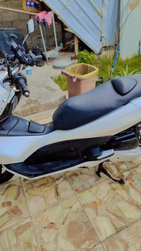 للبيع دراجه pcxجيل الاول دراجة نضافة ٩٠ بلمية    الدراجه على  ايدي حجم...