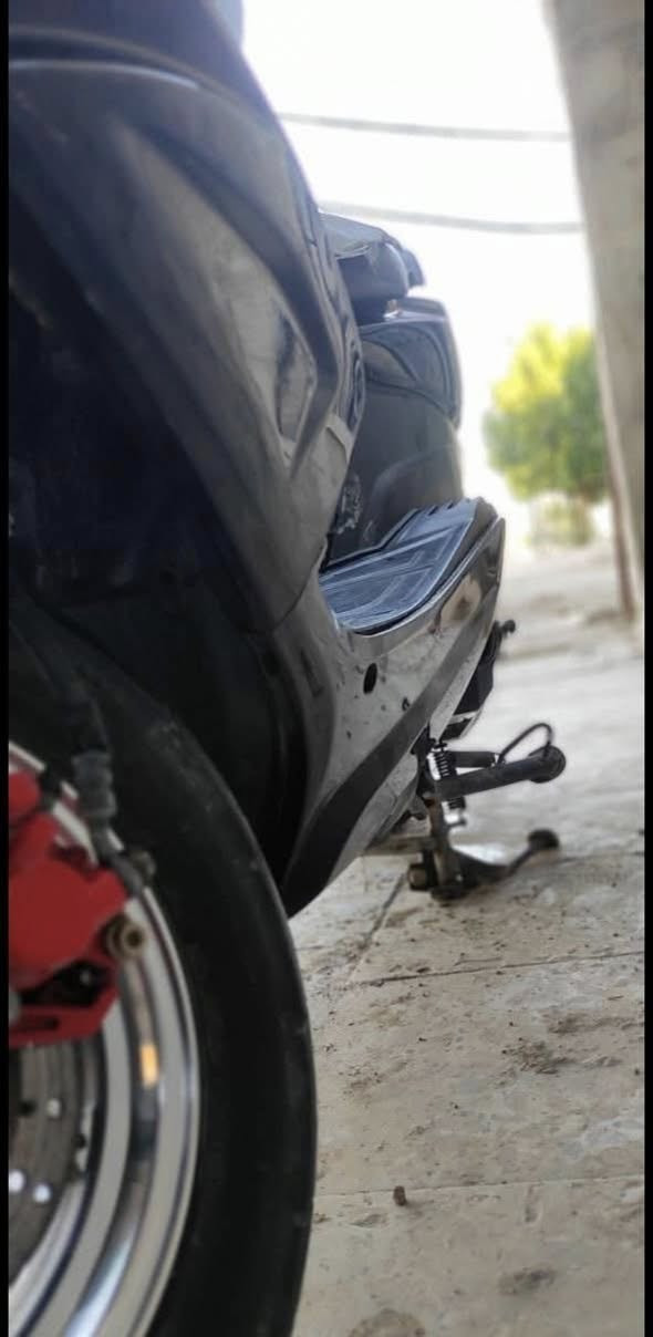 سلام عليكم ماكس مضلع ياباني درجه نكره سلف وهندر دراجه نضيفه  بيه نقوصات بسيطه وسعره معروف بس لان مستعجل رايده ب375 رقم ***********
