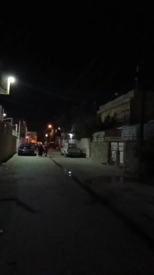 دار للبيع في منطقه حي عدن المنطقه الخلف مخازن الكهرباء فرع هادئ للمساحه 200 متر الدار مكون من طابقين اربع غرف نوم استقبال مشتملات ارضيه مشتمل طابق ثاني مطبخ ارضي مطبخ طابق ثاني  *********** *********** #موصل_بغداد_كركوك_حله_نجف_بصره #ف #الشعب_الصيني_ماله_حل😂😂 #متابعه_ولايك_واكسبلور_احبكم #CapCut 
