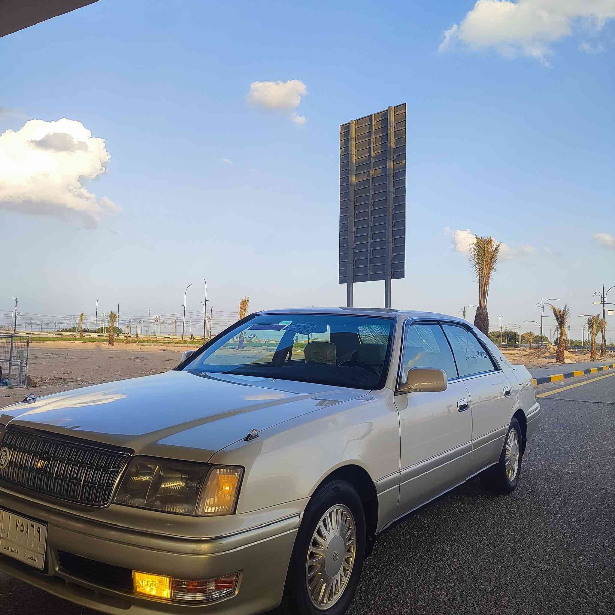 السلام عليكم.. 
اي استفسار اتصال ***********
 للبيع تويوتاء كراون  1997 رقم بصره مشروع وطني تحويل مباشر مكفوله من الكص والنقل الجثه والظربه والعيب الشرعي بيهه مكانات صبغ مكينه ففتي فيشه وحده تبريد ثلج حداده جديده من لدعاميه لدعاميه ارظيه جلد كهرباء كلهه شغاله السياره جاهزه من كلشي مال جناي السعر (112)بيهه مجال بسيط مكاني البصره .. مكلف بل نشر مكلف بل نشر يمك رقم الهاتف واتصل
