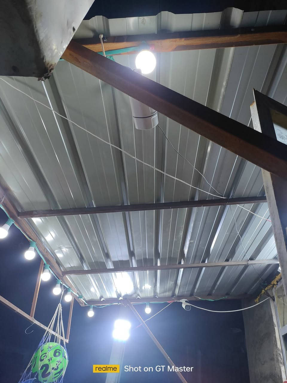 السلام عليكم سقيفه للبيع 3×2 جديده ما صار لها شهرين من سويتها الشراي يتفضل خاص او يتصل على الرقم *********** السعر 150الف وبيها مجال العنوان كربلاء الحر
