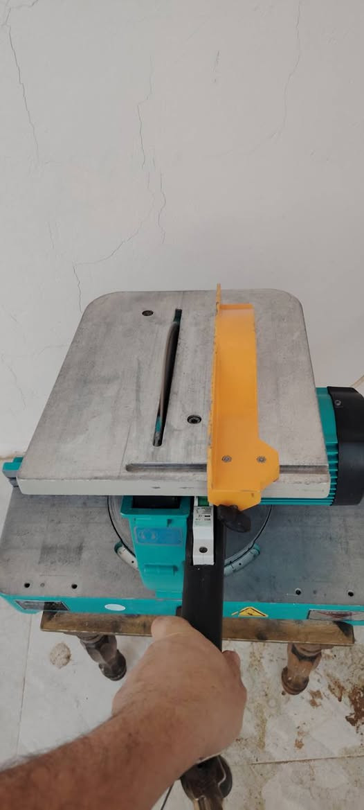 السلام عليكم
كتر يلمز للبيع السعر 300
بي فطر بسيط بالقاعد
***********
