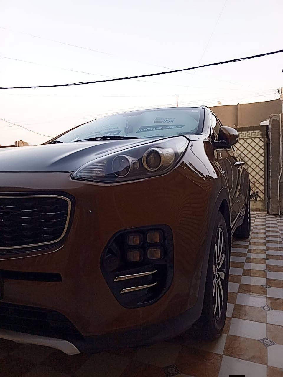 السلام عليكم ورحمه الله وبركاته سبورتج امريكي موديل 2017 ماشيه 72 وقابل للزياده حادثهه بارد بل بنيد وتبديل دعاميه فقط سياره جديده وعلى ايدي من سنة الدخول محرك 2400 gdi فول مواصفاتت
رادار 
تحكم قيادة
بنراما
ترحيب
بصمه
كشن تدفئه
وبيهه بعد مواصفات رقم واسط انكليزي سياره خير من الله دينار متصرف عليهه مكاني واسط وبأسمي هذا رقمي للتواصل ***********
