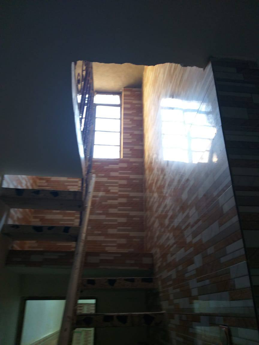 السلام عليكم بيت للايجار منطقه سبع البول ب 3000 مقابيل ملعب الخماسي خلف التبليط البيت طابق ونص السعر 250 علما لاستلام يوم خمسه*********** %%
