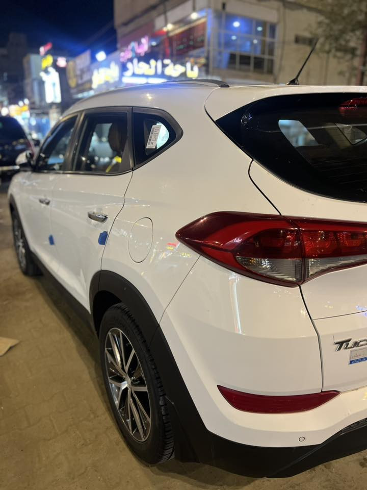 توكسان 2017 وارد خليجي للبيع باسمي 
السيارة جاهزة من كولشي ماعيزه برغي موجودة بالنجف للتواصل واتساب فقط على الرقم *********** ربع بنيد امامي فقط  . 
السعر / 169 ورقة فقط 
ماشية / 126 كيلو متر 
اللون / ابيض 
المواصفات / 
محرك 4 سلندر 2.0 بنزين
 • ناقل حركة أوتوماتيك
 • دفع أمامي
 • لون خارجي أبيض
 • مصابيح أمامية LED
 • كشافات ضباب
 • جنوط ألمنيوم
 • مرايا كهرباء
 • نظام ABS + Airbags
 • مكيف هواء ممتاز
 • شاشة وسطية + بلوتوث (حسب الفئة)
 • 5 ركاب – سيارة عائلية مريحة
 • صرفية وقود اقتصادية
