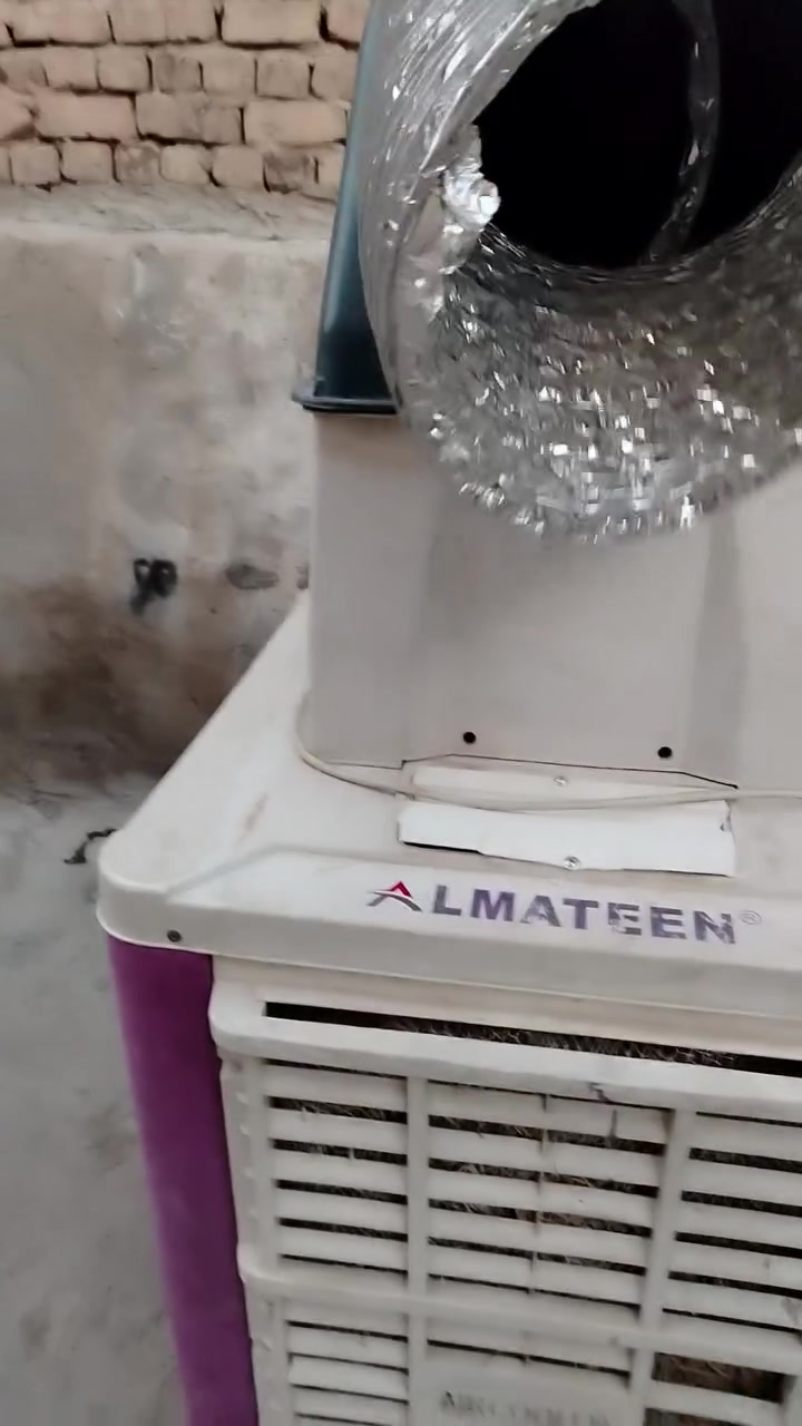 السلام عليكم شباب عندي هذه المبرده المتين الحجم الكبير مبرده متوسط اتفيد للبيت للمواكب رايدلها دكت وتايرات سعرها 190 مكاني بالنجف حي ميسان الاتصال واتساب*********** وشكرا لحضرتكم
