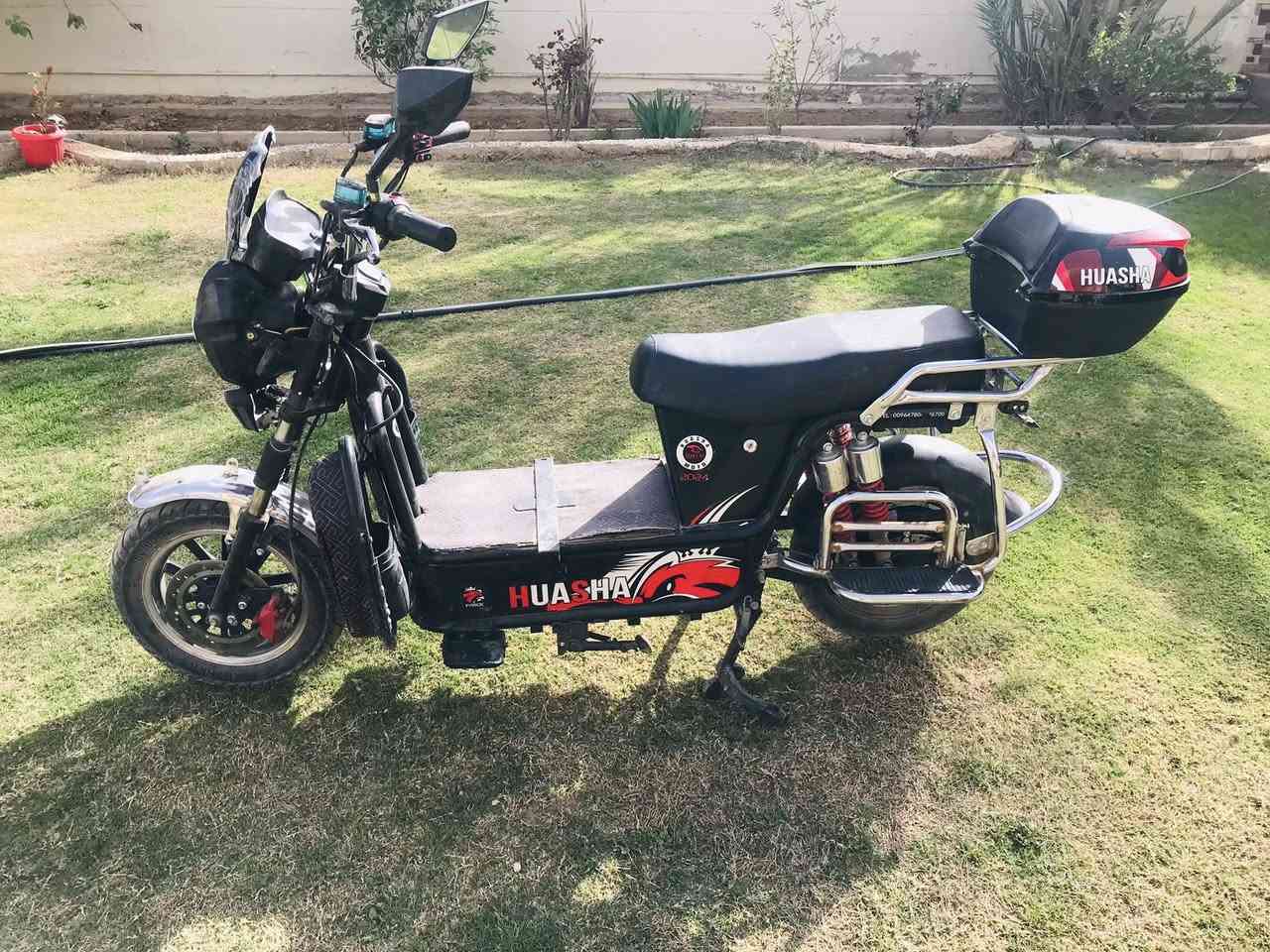 متاح دراجه شحن هيوشا موديل ٢٠٢٤ بطاريات ٥ كهربائيات كله تفاصيل و النضافه داخل الفديو  السعر ٤٠٠ وبيه مجال بسيط مكاني هيت حي البكر *********** توصيل موجود حسب الاتفاق
