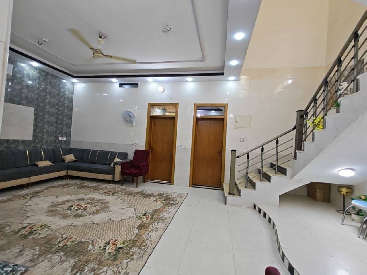 أرض للبيع طابو سند 25
خلف جامعة العميد قرب نهر الهنيدية، المساحة الكلية 420 متر مع بيت 200 متر بناء طابوق سنة البناء 2023.. مع حديقة ومجمع صحيات خارجية وگراج يسع ثلاث سيارات 
 للإستفسار على الرقم الآتي هاتف أو واتساب : ***********
