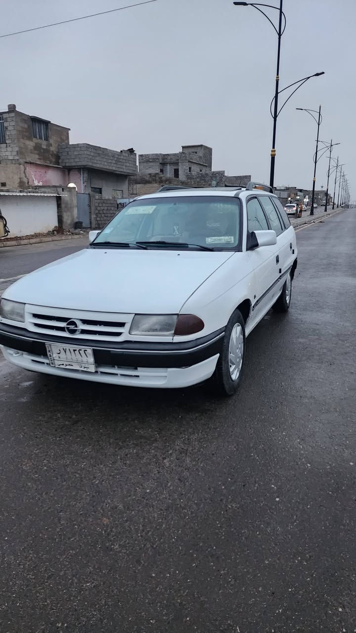 السلام عليكم استرا موديل 92 حجم 16 رقم نينوى ألماني شرط المحرك والكير كوبون بانزين ضرر تكمه النفر بيها اقل العام ابيع عام شرط الكلب والكص 
 شرط التحويل السعر 40 وبيها مجال
 ***********
*********** غير متواجد عل فيس
