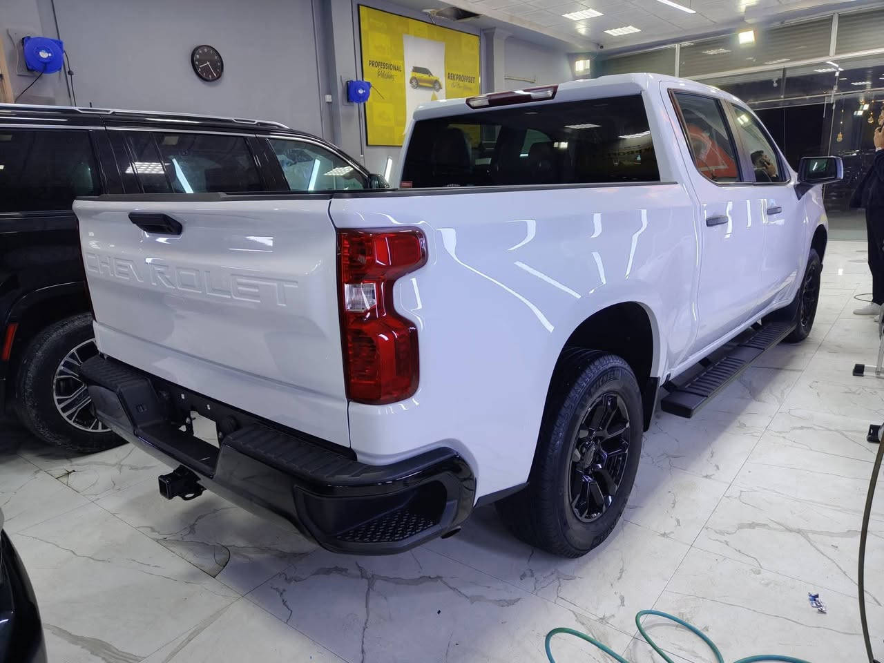 السلام عليكم بسم الله ماشاء الله
للبيع شوفر سلفرادو 2023
المحرك 8 سلندر دفع رباعي
بيع فقط بدون مراوس الحادث بنيد وجاملغ امامي يمين ورقم الشاصي بالصور
مواصفاتها معروفة بدي قصير باب طويل مرغوب
السعر 245$
الاتصال فقط 
***********
***********
رقم اربيل
