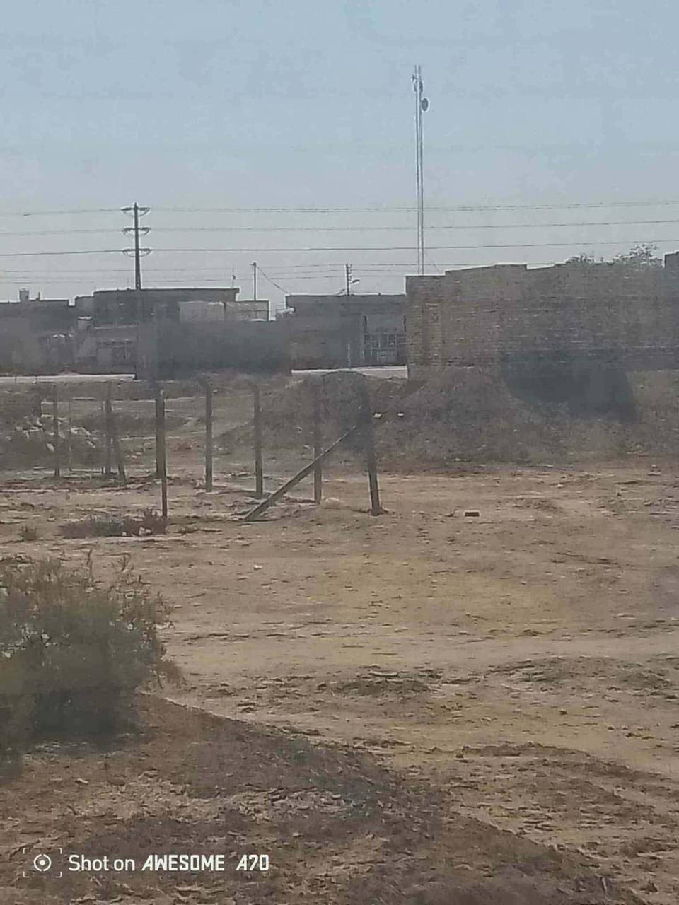 السلام عليكم  للبيع هيكل زراعي سند 25 مساحه 300 متر الي مبني من عندة فقط ١٠٠ متر مكان موقعه بل فنديه ورا مخبز الفندية يبعد عن شارع الفنديه متين متر 
للتفاصيل *********** واتساب اتصال
