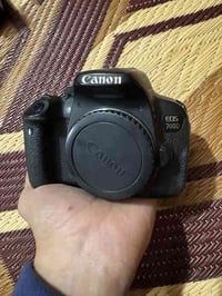 كامره كانون D700  وياها كراب بطاريات وبطاريات ثنين حتياط   وعدسه 75—30...