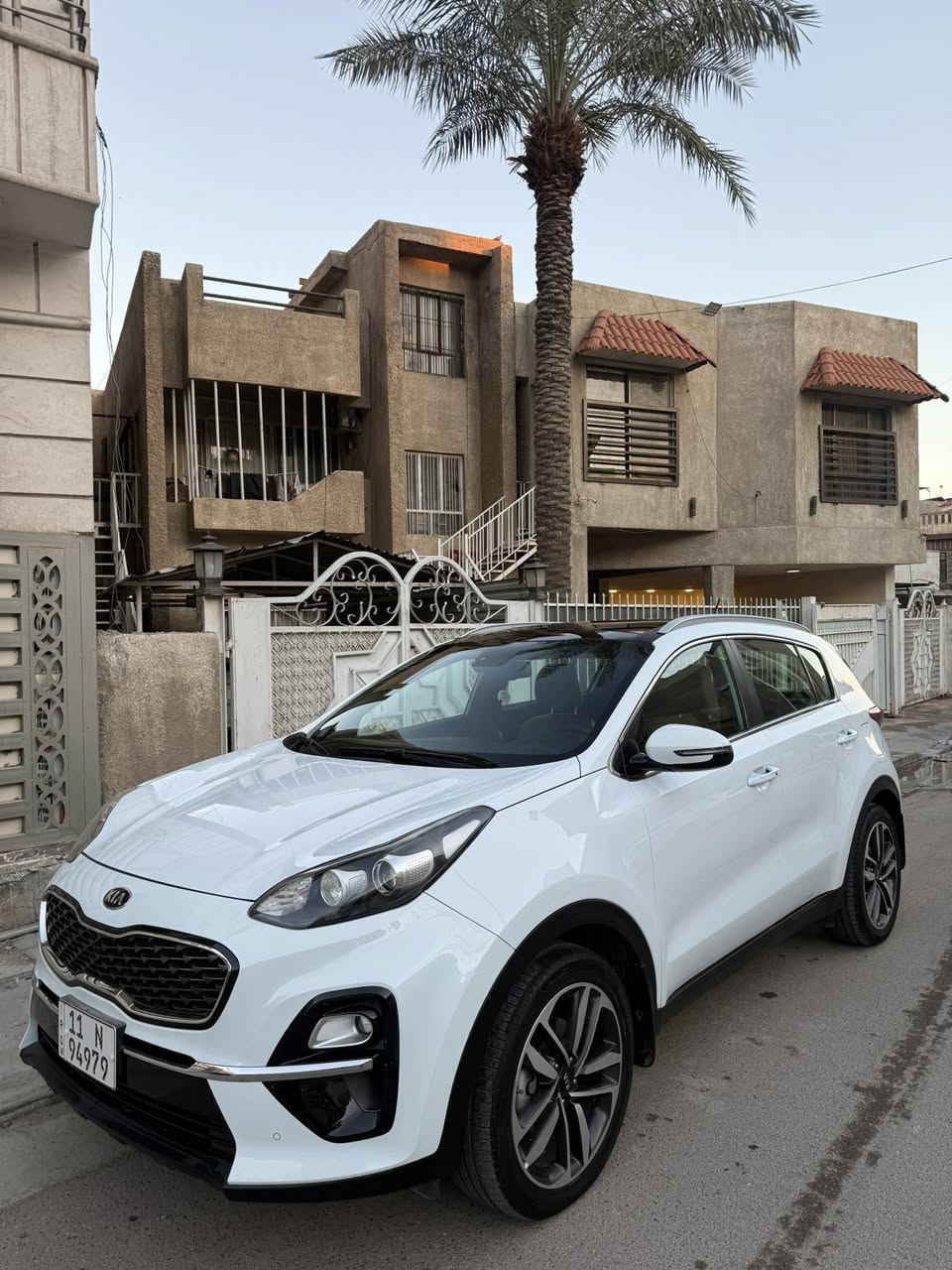 السلام عليكم للبيع سبورتج 2020  مكينه 2000 دوش ماشيه 39000الف كيلو حقيقي لون ابيض داخل بيجي سياره بنروما بصمه كشنات كهرباء  شاشه كامره خلفيه رقم بغداد رقم وهزه جديده اب اسمي سياره مكفوله من صبغ وتبديل بيه بارد كلش قليل بدايه جاملغ الامامي اليمنه  سياره جاهزه من كلشي تخم تاير وباتري ودهن جديد 
عارضه ب228 وبيه مجال
مكانه بغداد المنصور
***********
