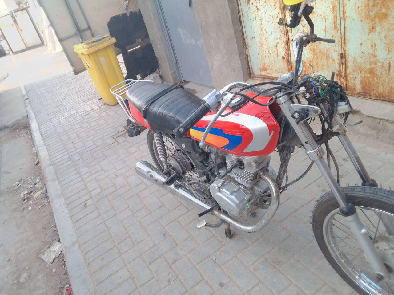 ارشه رقم وسنويه الدراجه عند ابوي يروح بيها ويجي موديلها 2022 السعر مليون و600 واذا شراي بخدمتك يحتاجها نواقص بسيطة مدكر عينه لايت أمامي كهربائيات كامله بس تشغلهن


**إذا كنت صاحب هذا الإعلان وتريد حذفه لأي سبب، رجاءا أرسل رسالة إلى الدعم الفني**