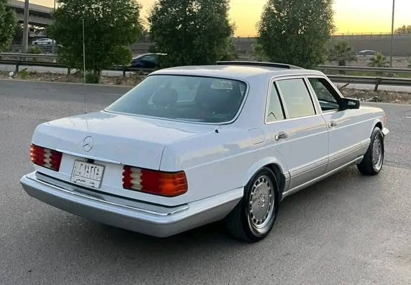 داخل احمر مميز سياره جاهزه على اخر حبايه
السعر مناسب جدا وبسمي

مارسدس SeL 300  موديل 1988 باب طويله 
فول سياره سلايت كشنات كهرباء سترين كهرباء بيها قطع صبغ
مكان السياره بغداد  ملاحظة مكلف بالنشر 
للاستفسار ***********  ***********
