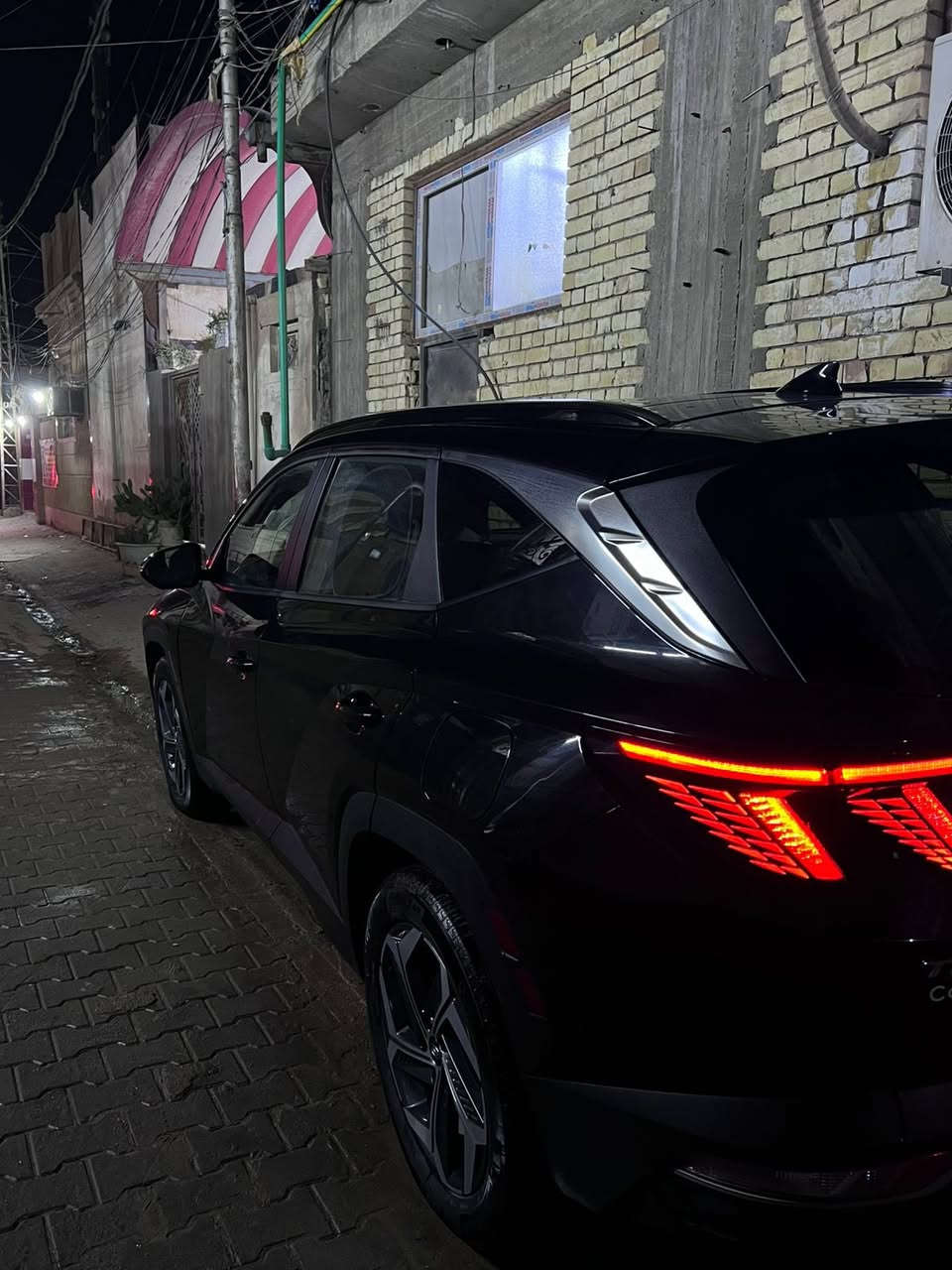 السلام عليكم 
توسان موديل (2022)

السياره حلوه وجاهزه 
المواصفات 
بانوراما 
تشغيل عن بعد 
رادارات 
ماشيه 55
السياره فول 

 هواي مواصفات بعد بيهة 
هايبرد 
وراد امريكي 
حادث مو قوي 
العنوان النجف 
رقم التواصل (***********)
السعر 180
