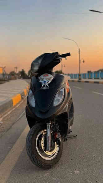 السلام عليكم 
كامكو v2 
مكينة 125
هورن سيدان اصلي تفصيخ 
باتري جديد 
الدراجة برغي ما ناقصة 
مكفولة كفالة عامة شرط الفحص 
بـ 700 وبيها مجال للطيبين 
***********
