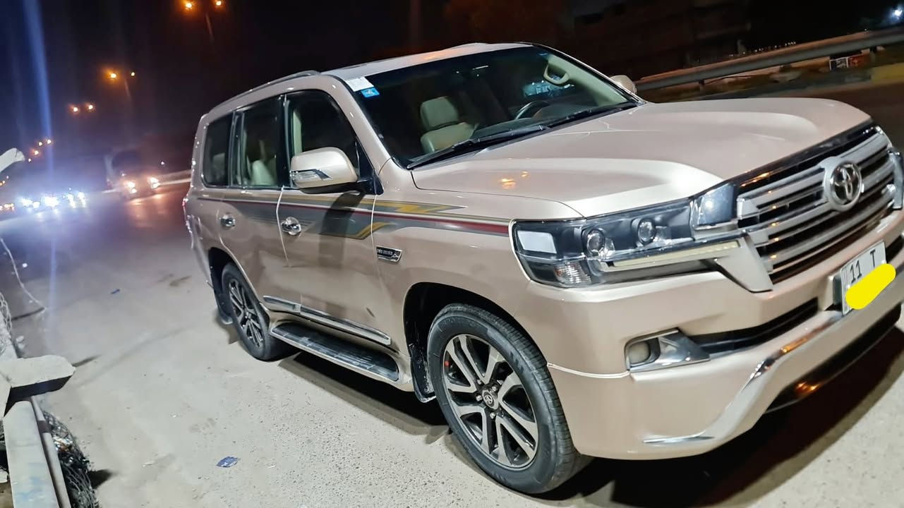 لاندكروز موديل 2008 لون مميز محدثة سيارة قمارة بلادية صبغ حزام للجمالية فقط سيارة مكفولة من قمارة وتكم وجاهزة من صدر وتخم تاير ومال بيت وجناي وماتصرف عليها شي ان شاءالله السعر 240 وبي مجال مكاني بغداد العامرية 
***********
