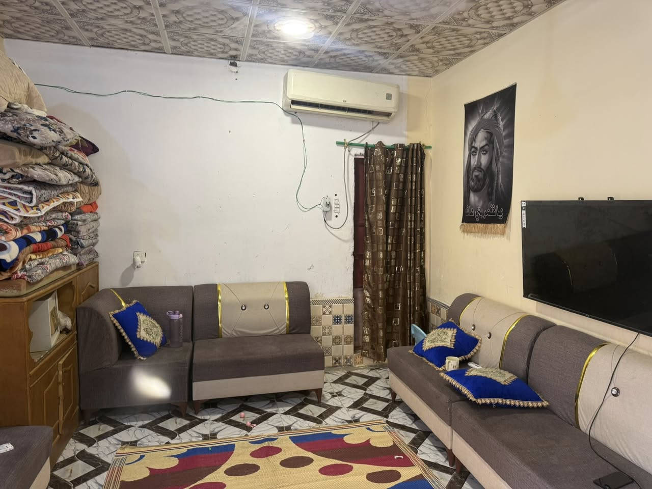 بيت زراعي للبيع مساحه 120 غرفه وصاله ومطبخ وصيحات وساحه وترك كبير +  لغرفه بيه حمام داخلي طريق سوق فضليه قريب  ع شارع الخضر سعره جدا مناسب 16 وبي مجال 
***********
