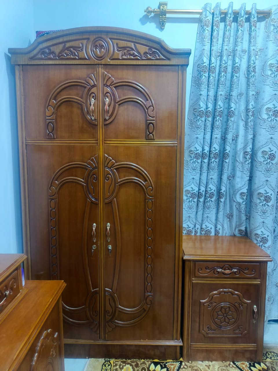 سلام عليكم غرفه خشاب جديده تفصال جديد سعر مليونين بيه مجال مكان البصره الطوبه والنخيله ***********
