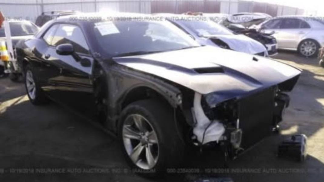 سلام عليكم اخي العزيز اقرى المنشور وخابر  موضح كل شي  
دوج جالنجر2017
موصفاتsxt
 سياره نضيفه حادثه جاملغ سكن بلادي بدون حاذث وجاملغ سائق مصبوغ بدون دواخل بدون ايرباك سنوية باسمي  بطاقه بانزين موجود شرط تحويل و غرامة ماشي150الف كم وسياره حاضره على اخر حبايه بدون اي مصروف  رقم موبايل***********
***********
