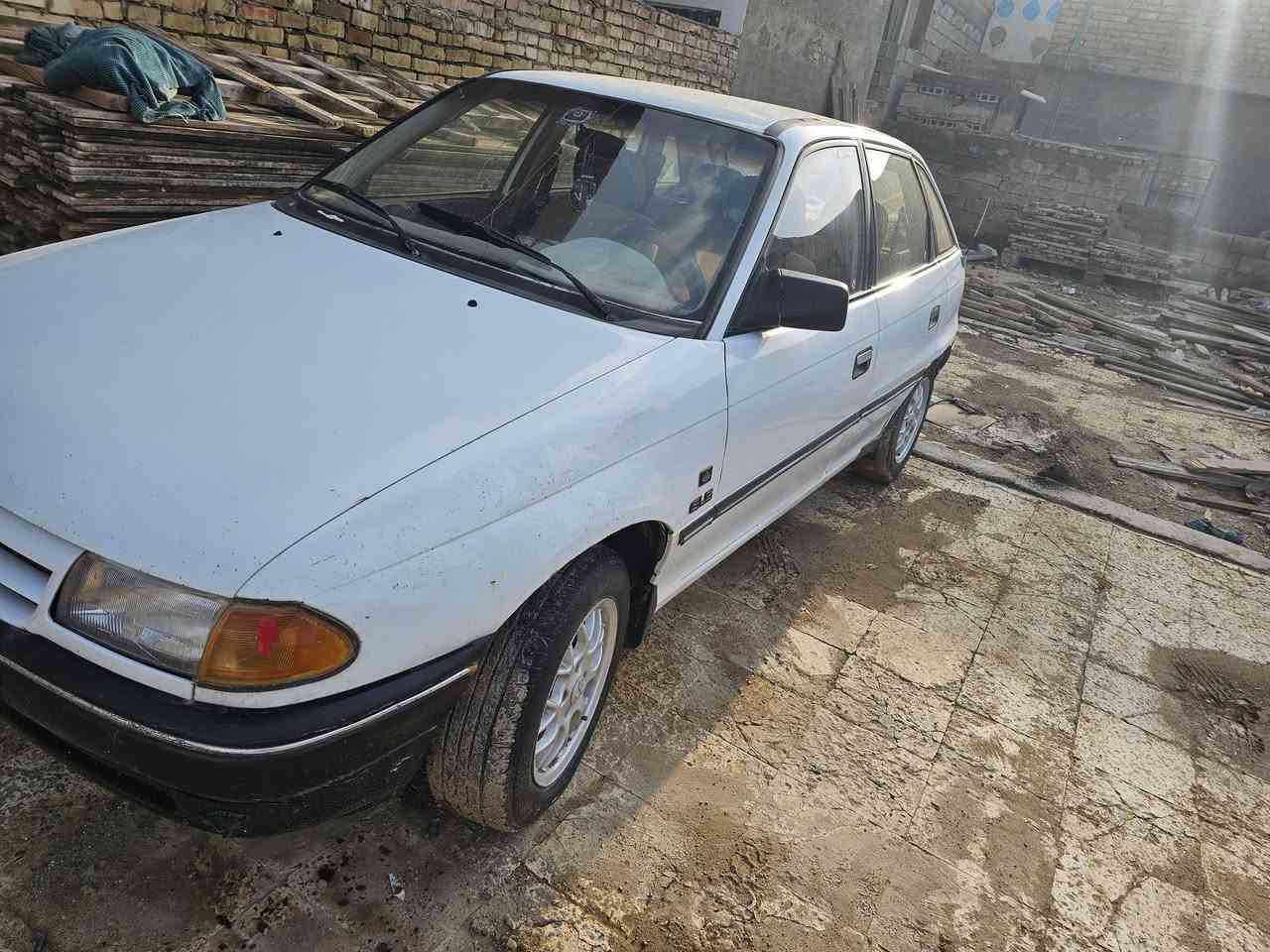 السلام عليكم اوبل استره موديل 92 السعر 30 وبيها مجال 
مكينه بيها تبخير كير عادي السياره حلوه بلاديه كرابائياتها كلها شغاله ويل كب رياضي دوشمه السياره بالكامل السياره باسمي مكاني ديالى بعقوبه للبيع فقط ***********تحويل مباشر
