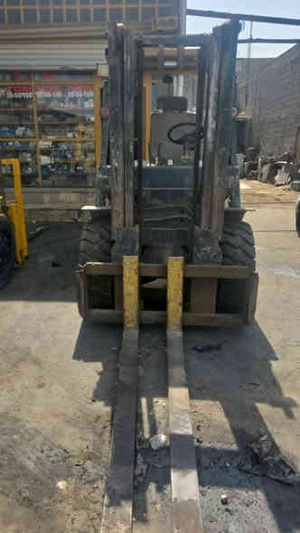 سلام عليكم رافعة شوكية2011 tcm ياباني 5طن جاهزة للعمل المكان البصرة 
السعر 70 وبي مجال بسيط
***********
