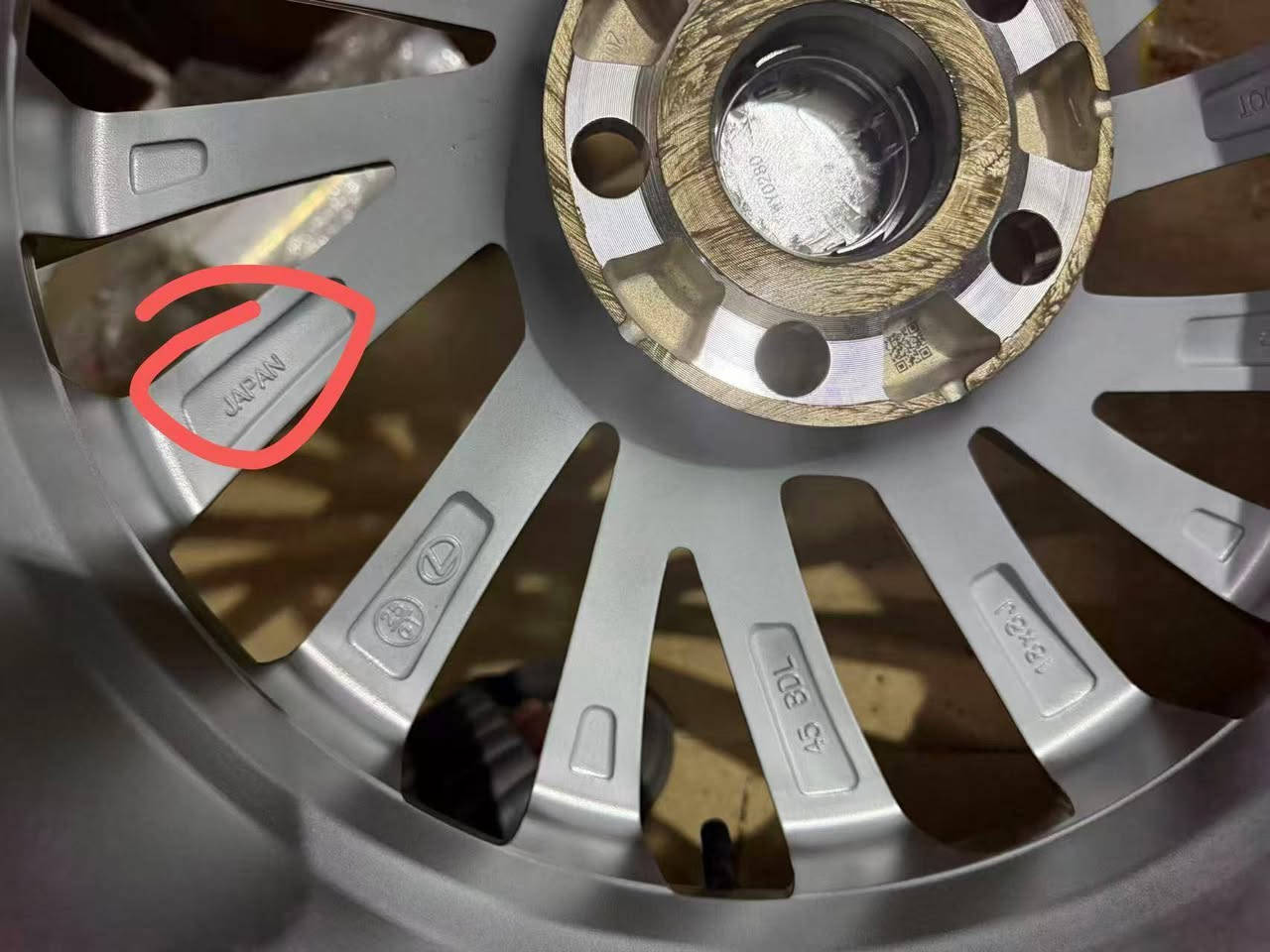 السلام عليكم ورحمة الله وبركاته
تخم ويل لگزز حجم 18
للحجز عن طريق الخاص او واتساب
النضافة كما موضح بالصور
يمكنك الاختيار ويل مع التاير او فقط تايرات او فقط ويل
واتساب ***********
