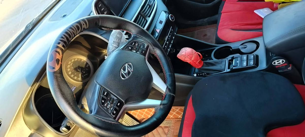 سلام عليكم
توسان موديل 2020 
وارد امريكي
رقم بغداد الجديد
ضربتها جامغ وبنيد
فول مواصفات
السياره فور ويل
كشنات تدفئه
سايد بريك بصمه
اربع كاميرات
رادرات امامي وخلفي
بنوروما
اتو هولد
تحديد مسار
سياقه اليه
وبعد هواي مواصفات
سعرها 180 وبيها مجال بسيط
الرقم ***********
مكان السياره بابل
ابو غرق
