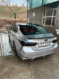 كامري XSE • ٦ سلندر ٣.٥ • داخلية جلد أحمر