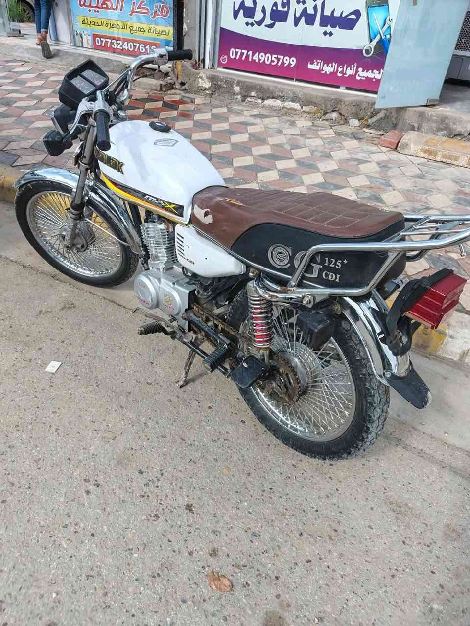 السلام عليكم دراجه للبيع دراجه مديل ٢٣ أوراق  مامحتاجه شي شغاله وعلى حسب الأصول السعر٤٥٠ المكان كربلاء طويريج  الاتصال على الرقم ***********
